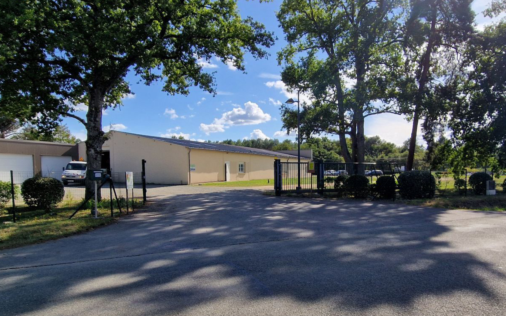 Ateliers communautaires et bureaux annexes